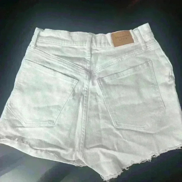 Abercrombie & Fitch white curve love frayed him high-rise denim shorts festival - Picture 3 of 5